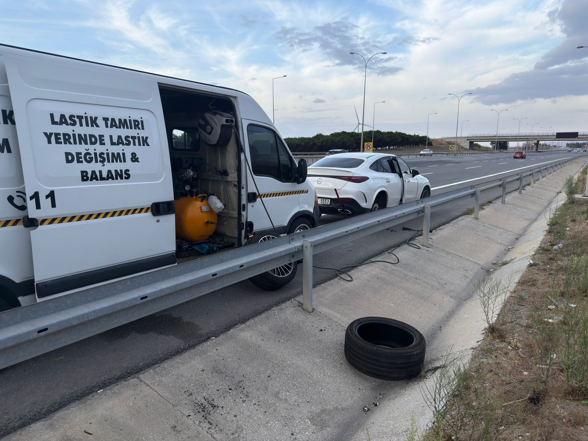 Otobanda Lastik Yol Yardım Çalışması